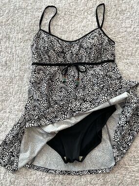 It Figures! Black & White Floral Empire Waist Swimsuit Summer Pool Beachy